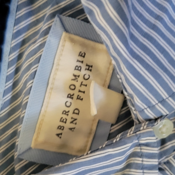 Lot of 4 A&F, Hollister dress shirts - Picture 7 of 7